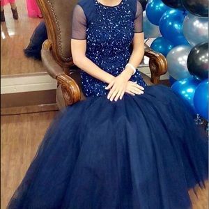 Sherri hill mermaid prom dress size 2. Navy blue